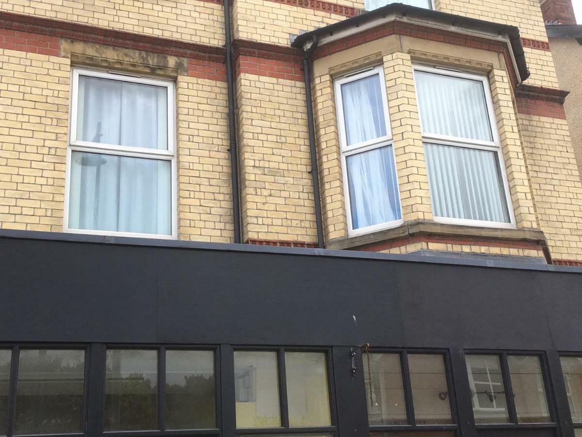 Flat 2 Opposite Travel Lodge Colwyn Bay Eksteriør bilde