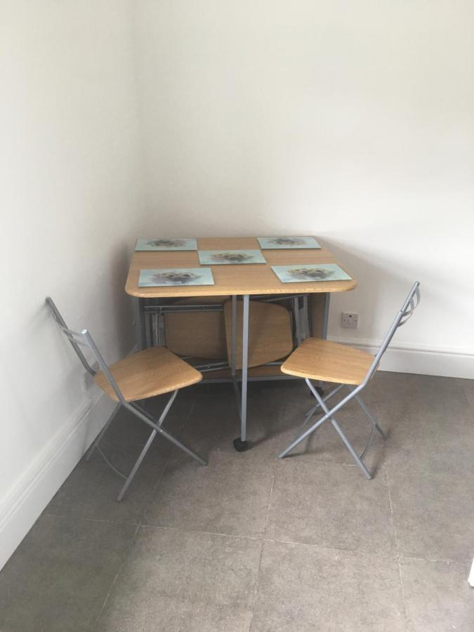 Flat 2 Opposite Travel Lodge Colwyn Bay Eksteriør bilde